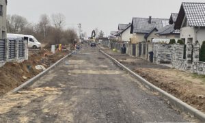 Trwa przebudowa ulicy Brzoskwiniowej w Osieku