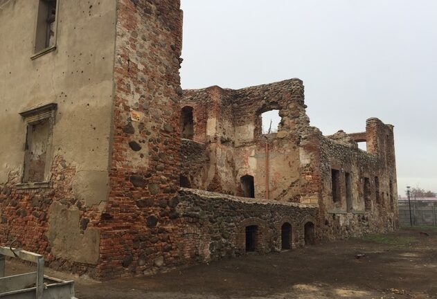 Ruiny pałacu w Grębocicach zostały zabezpieczone
