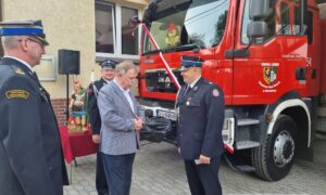 Strażacy-Ochotnicy z Niemstowa mają nowy samochód gaśniczy