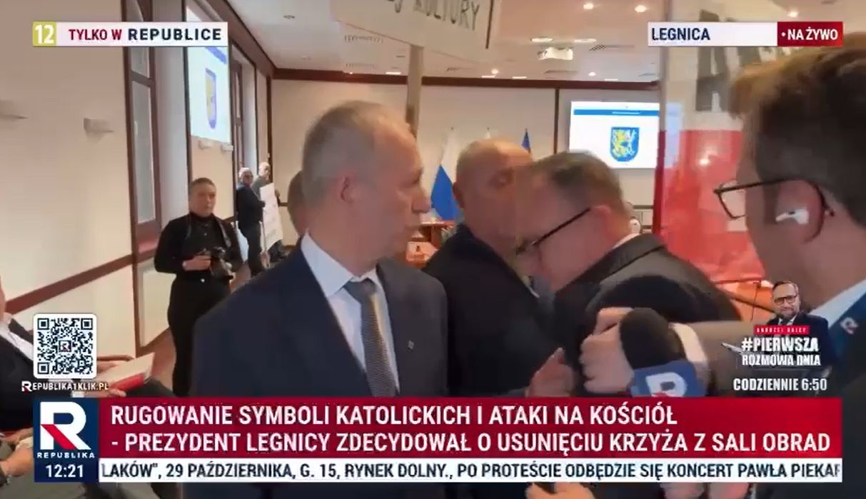 Incydent na sesji. Prezydent Legnicy przedstawia swoją wersję